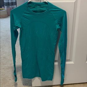 Lululemon breathable top, size 4, turquoise